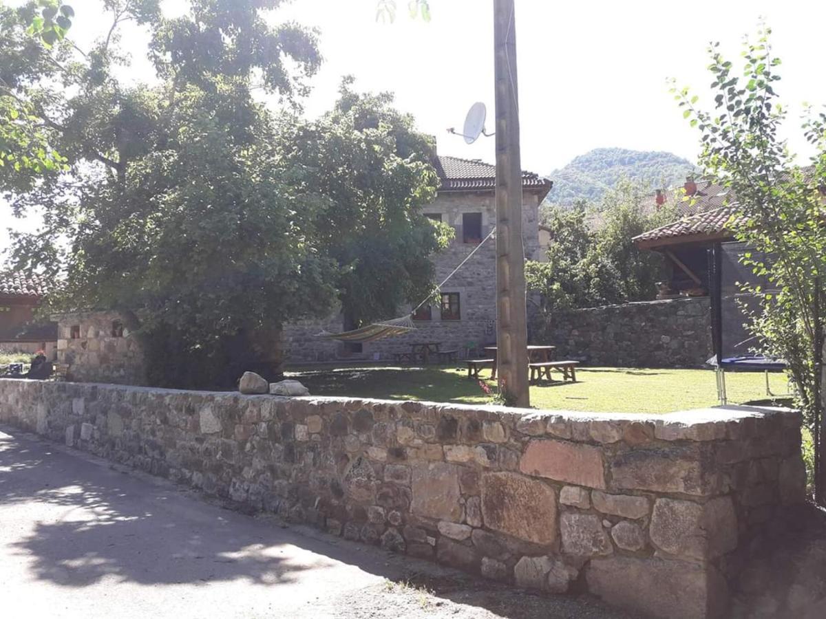La Casa Vieja En Valdeon Hotell Soto De Valdeon Exteriör bild
