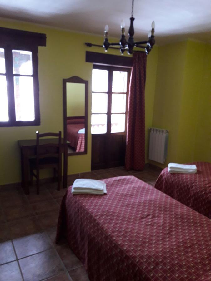 La Casa Vieja En Valdeon Hotell Soto De Valdeon Exteriör bild