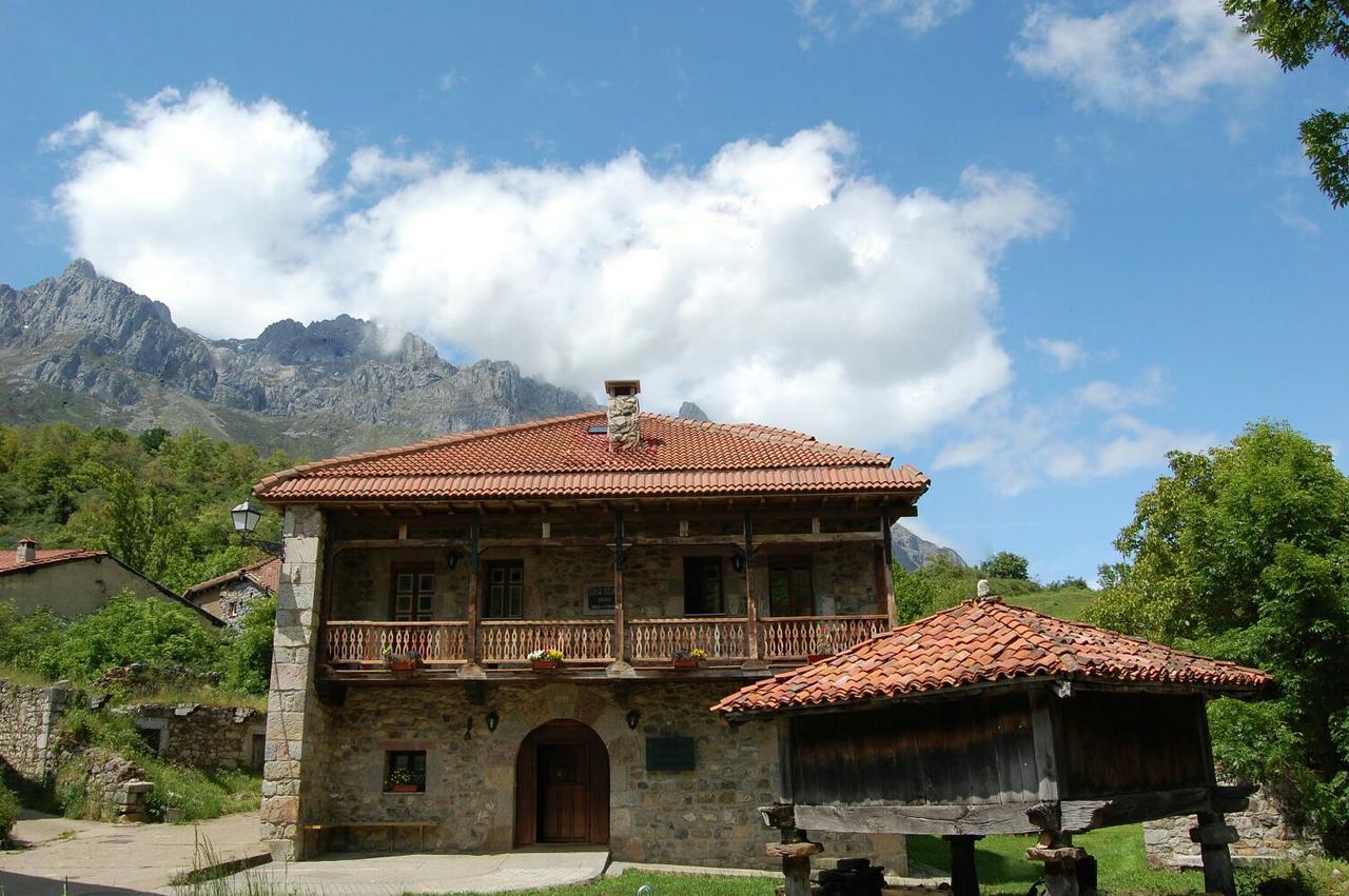 La Casa Vieja En Valdeon Hotell Soto De Valdeon Exteriör bild